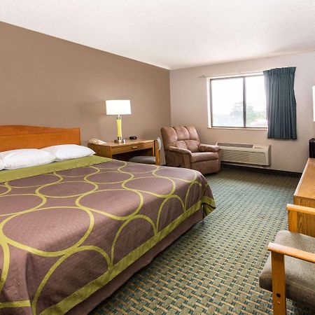 Super 8 By Wyndham St. Charles Hotel Saint Charles Exterior photo