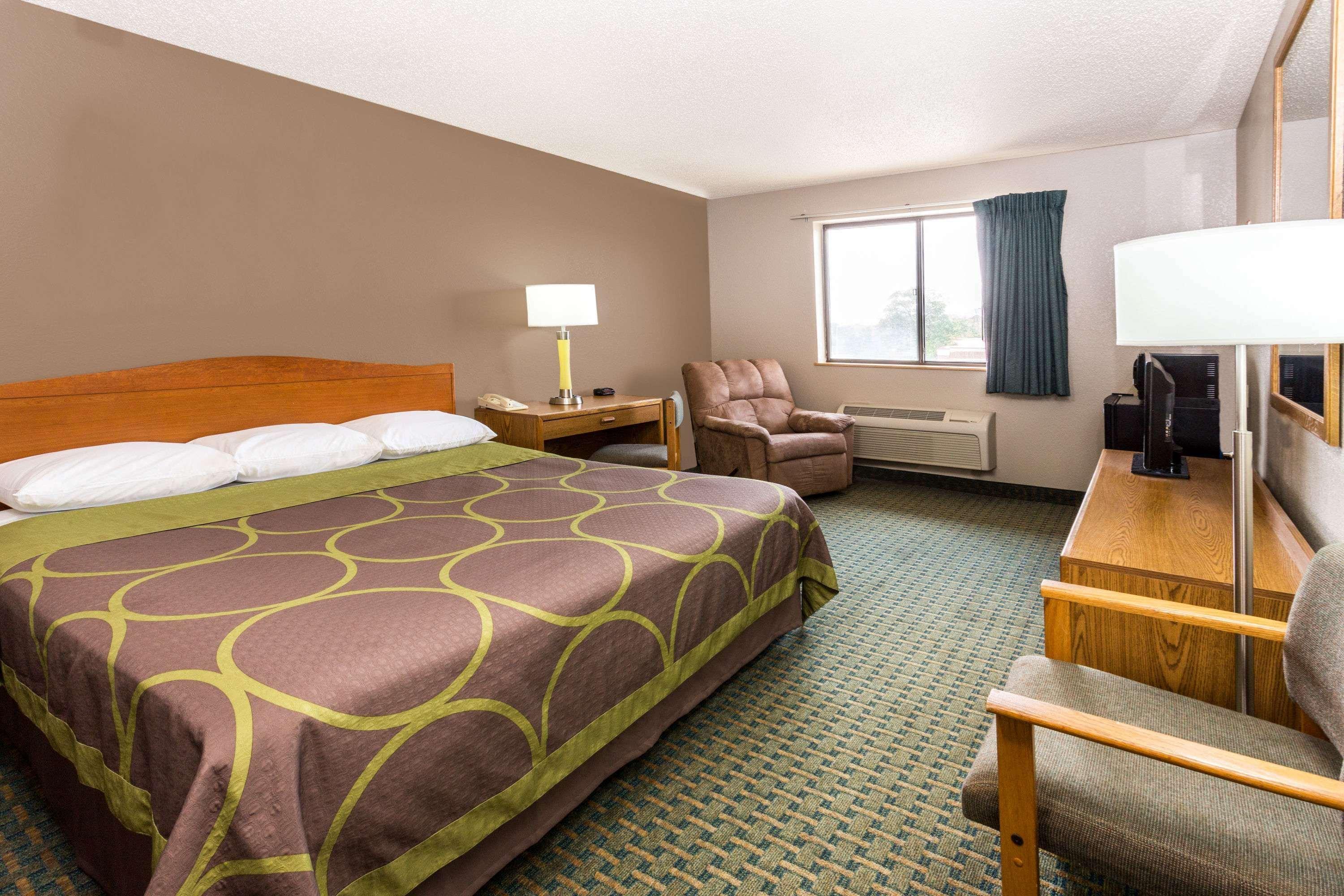 Super 8 By Wyndham St. Charles Hotel Saint Charles Exterior photo