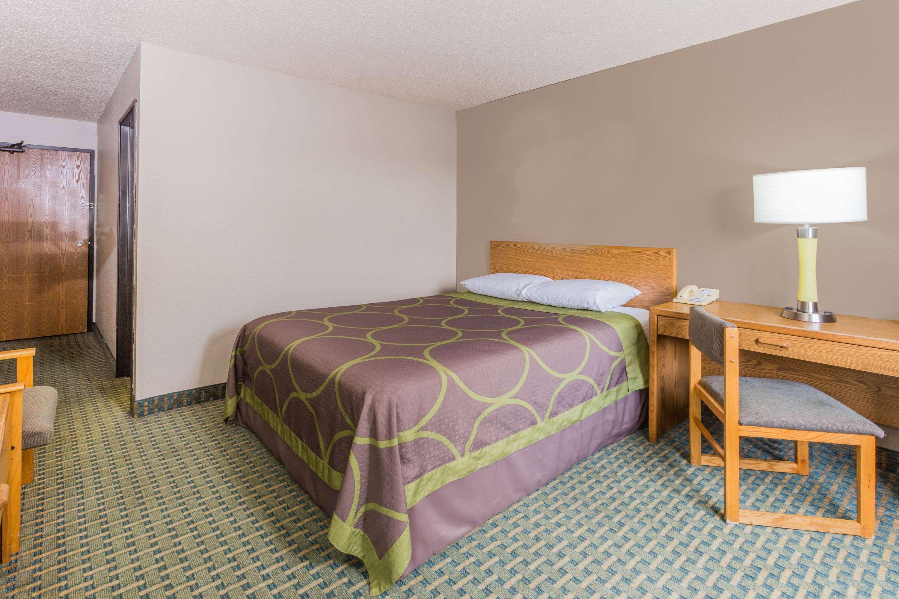 Super 8 By Wyndham St. Charles Hotel Saint Charles Exterior photo